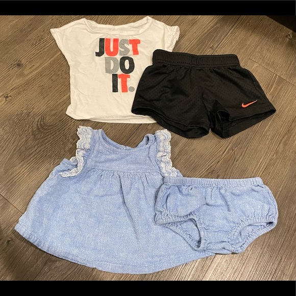 2/$15 Set of 2 outfits Nike and Old Navy 12M - Picture 1 of 3